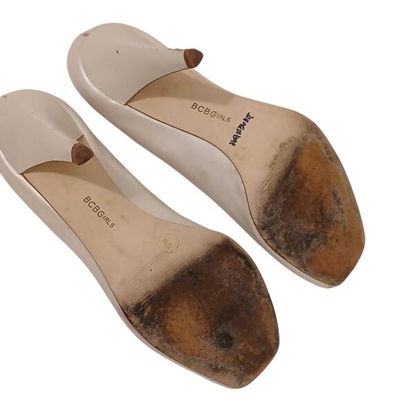 BCBG Leather Heels Open Toe Pumps Sz 10B Ivory Gold Emblem Accent BCBGirls City - Picture 10 of 16